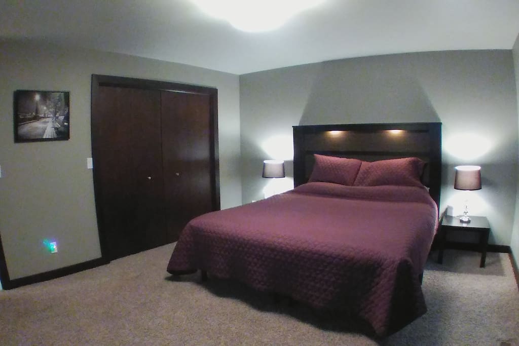Master bedroom with King Simmons BeautyRest bed