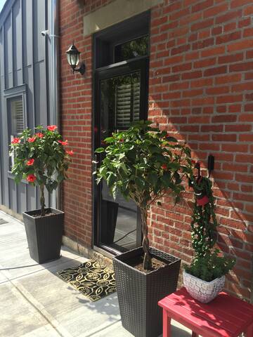 Historic German Village Apartment gallery image 3