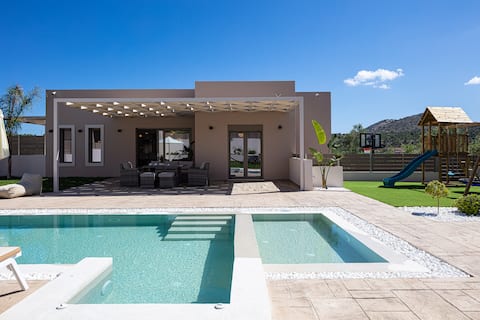 Koin Villa Sunrise, with Heated Pool & Whirlpool
