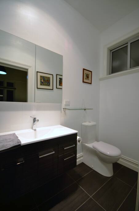Ferguson Room Ensuite 2
