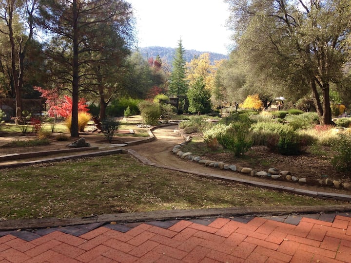 Percorsi a piedi e aree soleggiate.