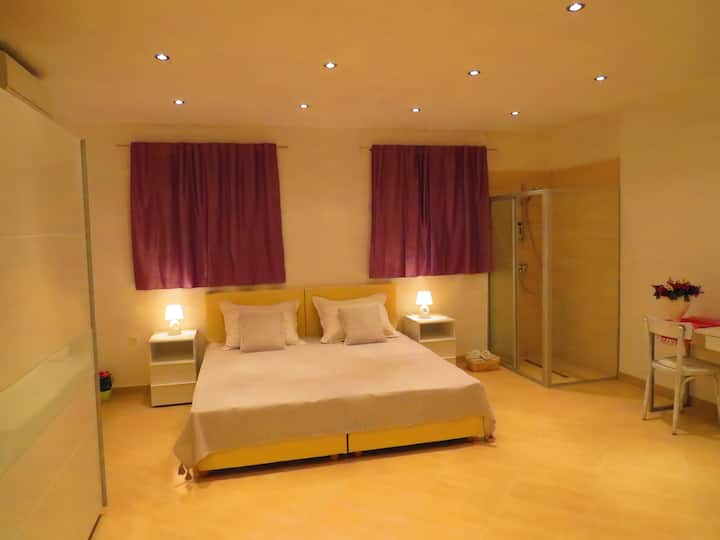 habitación de 2 a 30 m2 con inodoro.