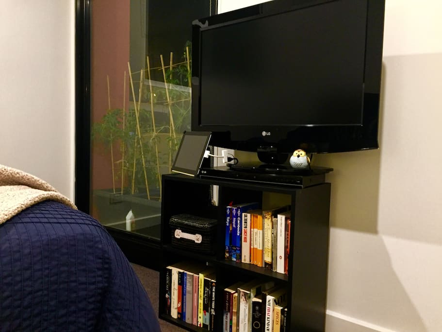 This is your entertainment unit. iPad comes with Netflix, SBS on Demand and other TV viewing programs. There’s also a DVD player with a selection of DVD’s to chose from. Books too!