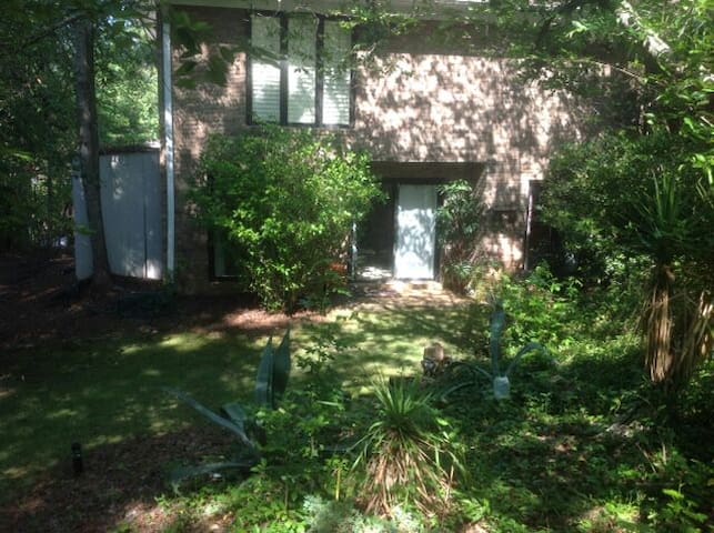 Spacious Columbus nearby Ft benning Private entry