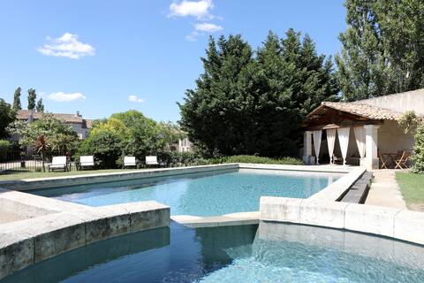 Mas provençal old sheepfold with two swimming pools