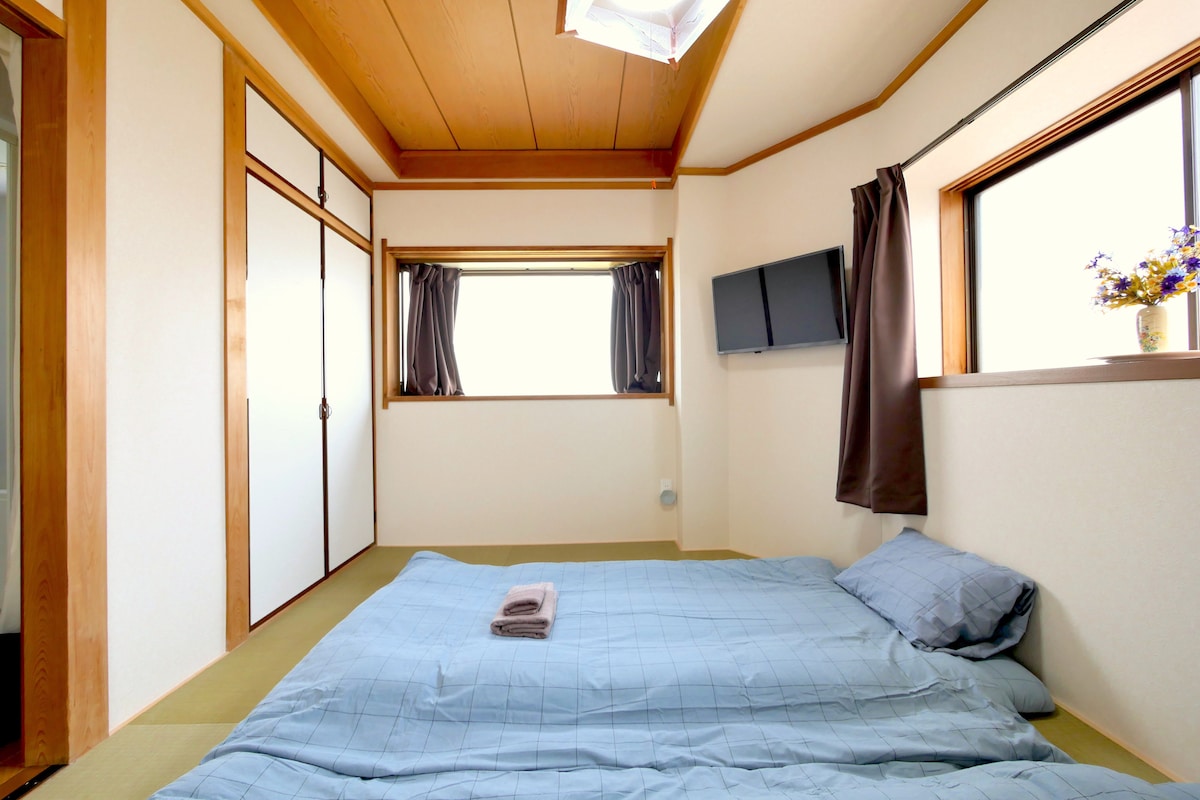 F2 ⭐︎ Beautiful room on the 2nd floor with excellent