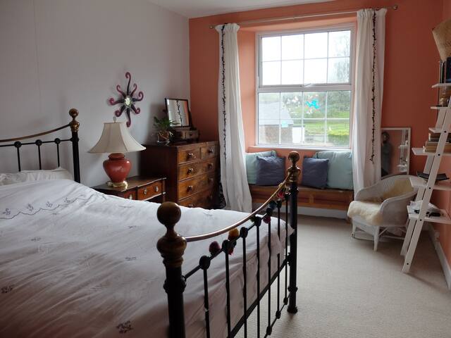 White Horse Cottages
