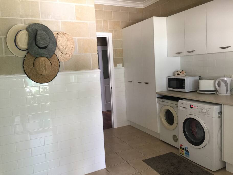 Entrance/Laundry/Kitchenette