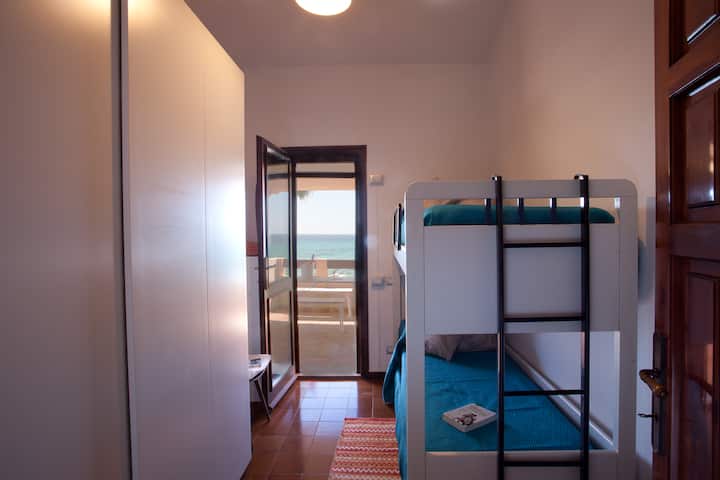 带双层床的卧室