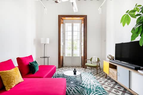 Popular Airbnb listing: La Casa del Consul, Apartment with king-size bed in Cádiz