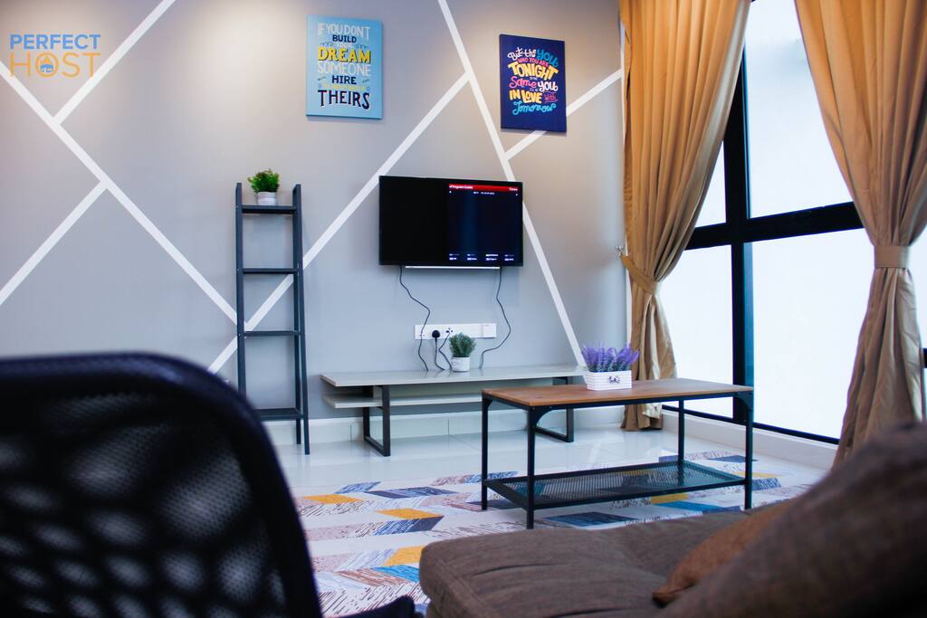 Spacious living room
