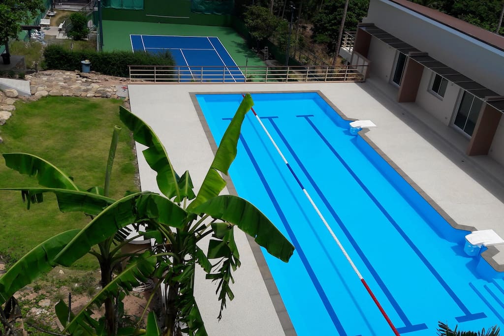 :) The pool in the sunshine ;)