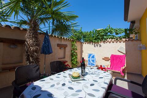 Bungalow brine with pool, BBQ, children's playground