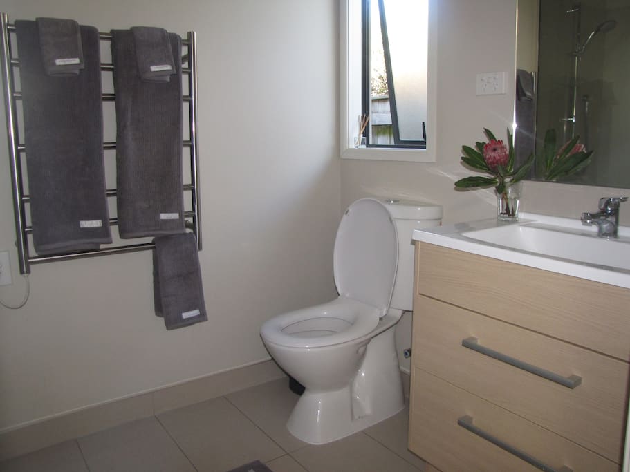 Private en-suite bathroom