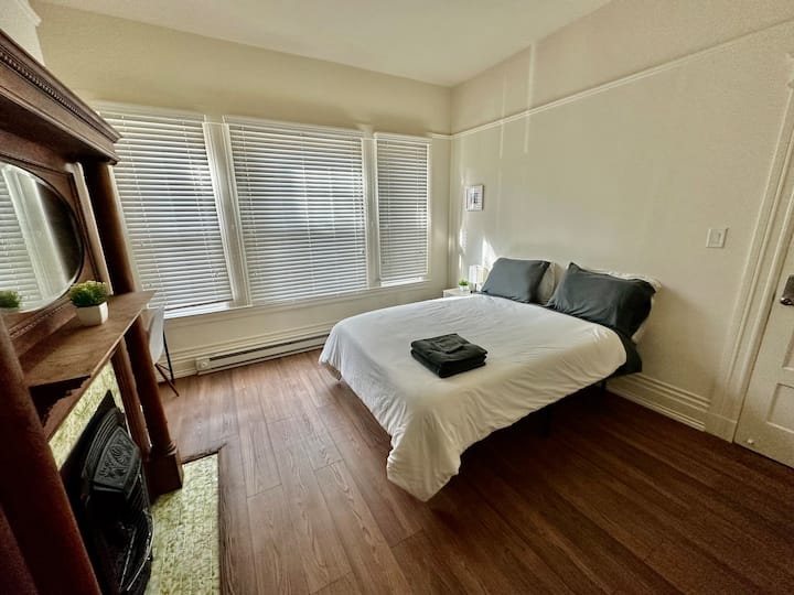 Sunny Queen Room In Heart Of Sf (1c) - San Francisco, CA