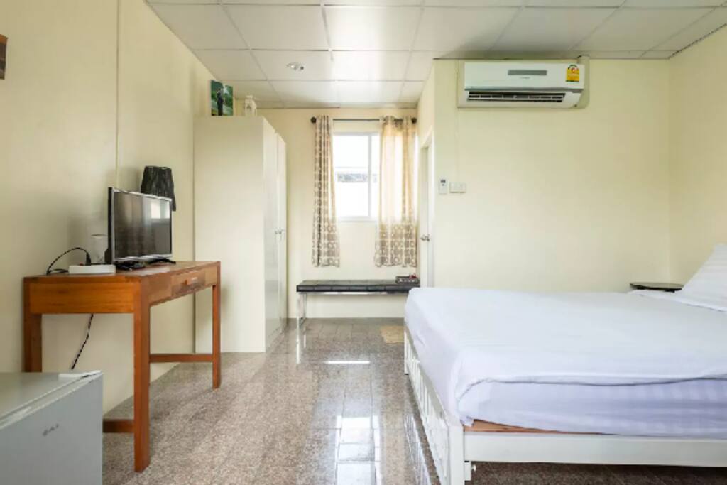 The concept of MALEE'S HOME is "to live in Thailand".