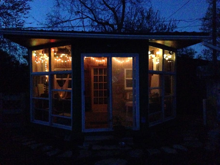 Happy little lights to make the sunroom very cozy :) 