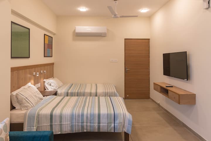 2nd Bedroom with two single beds, TV