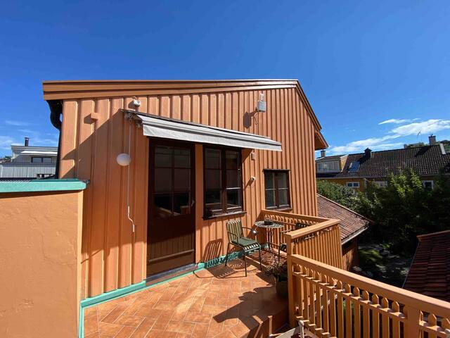 Stor flott enebolig med hage, terasse, sauna m.m