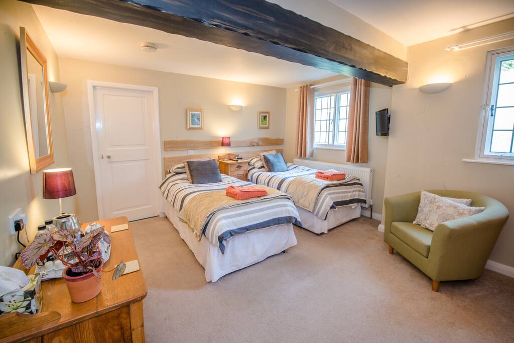 Cressbrook twin room