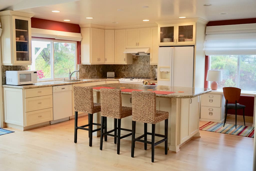 Fully Equipped Kitchen with an Island