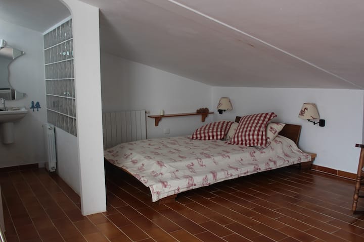 Loft s WC a obývacou izbou