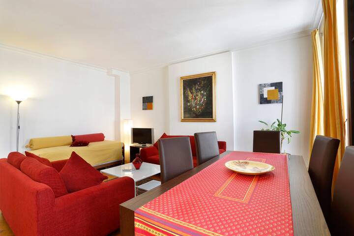 Large Apartment Centre Ville 1 gallery image 4