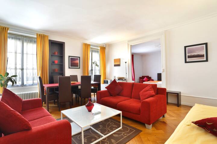 Large Apartment Centre Ville 1 gallery image 3