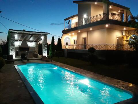 LUXURY INDEPENDENT VILLA WITH PRIVATE POOL