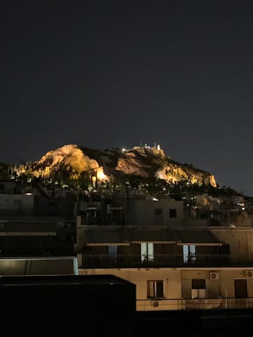 Lycabettus view Vintage penthouse flat in Exarchia