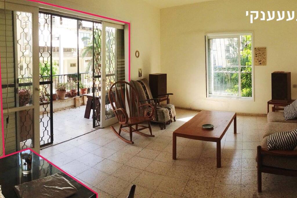 Big living room with a wide porch