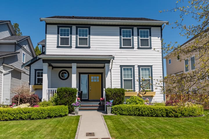 Bright,quiet Family friendly Suite, South Surrey