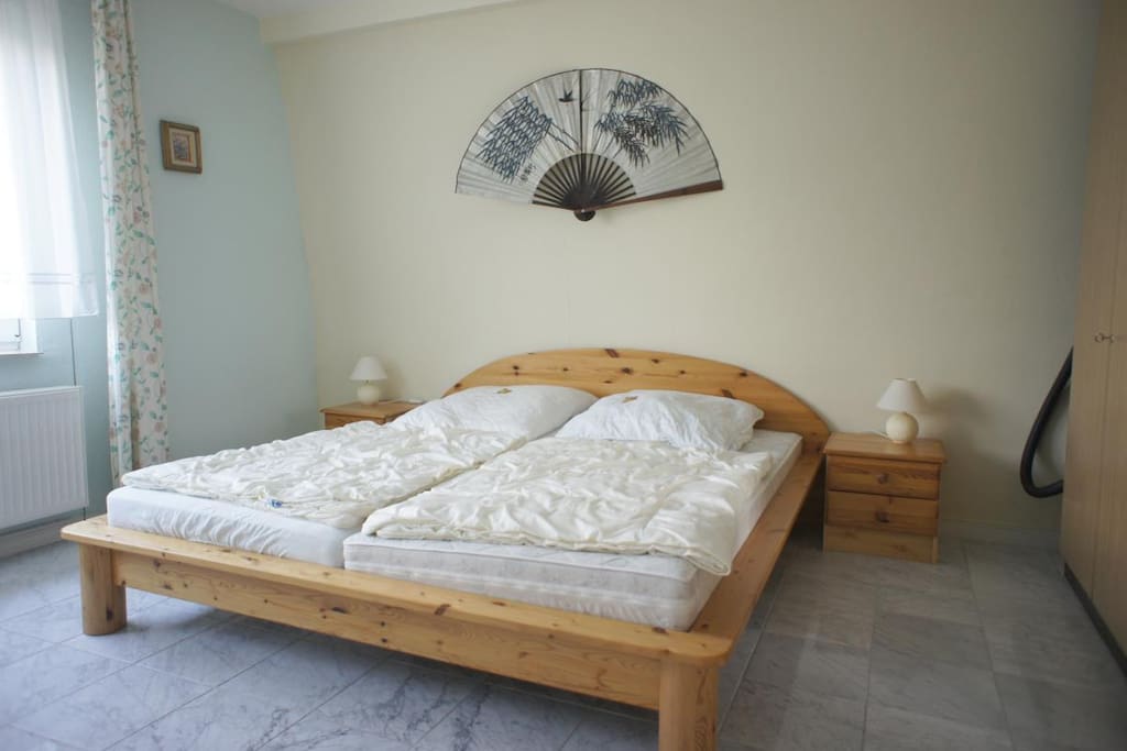 Schlafraum mit Doppelbett