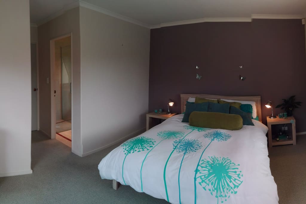 Your Spacious Room
with Ensuite & Walk-In Robe