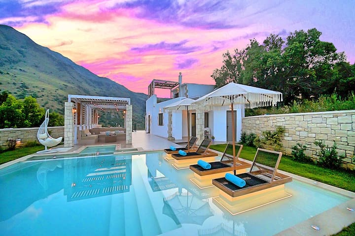 Blue Lake Villa Heated Pool