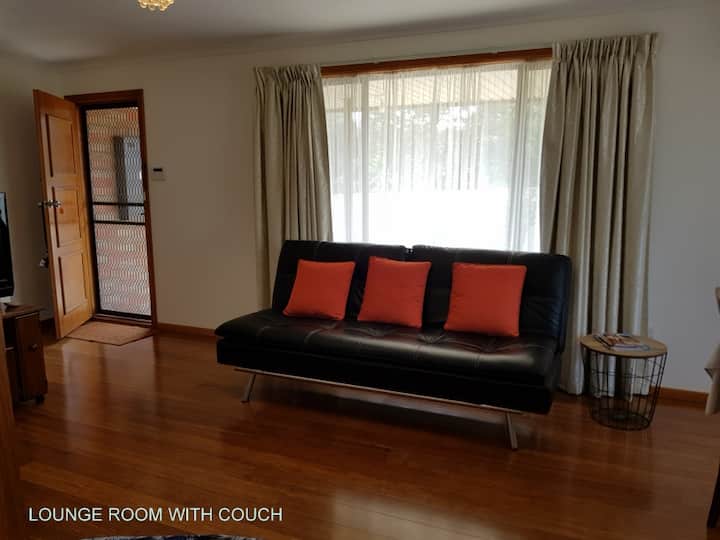 Modern Self Contained Unit In A Quiet Location - 밸러랫