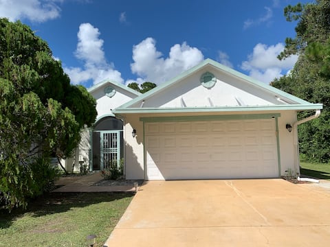 Beautiful 3 Bedroom 2 Bath Home close to Beaches