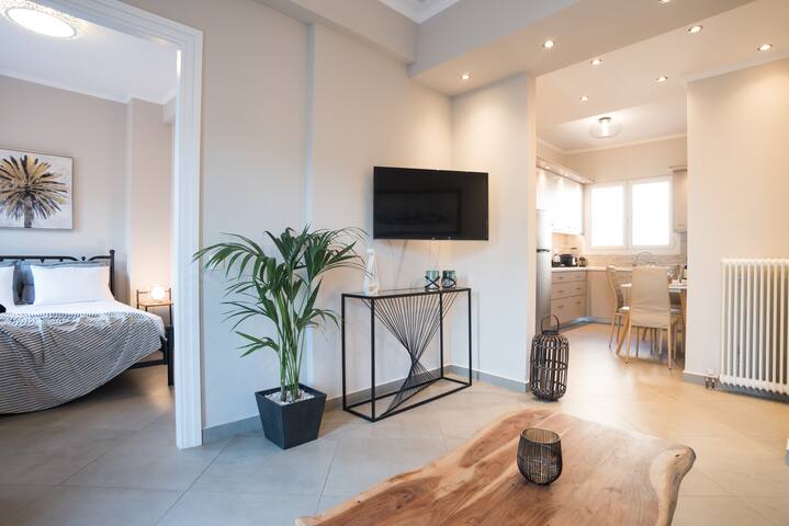 Amazing terrace of Acropolis! 10min walk to Plaka! gallery image 4