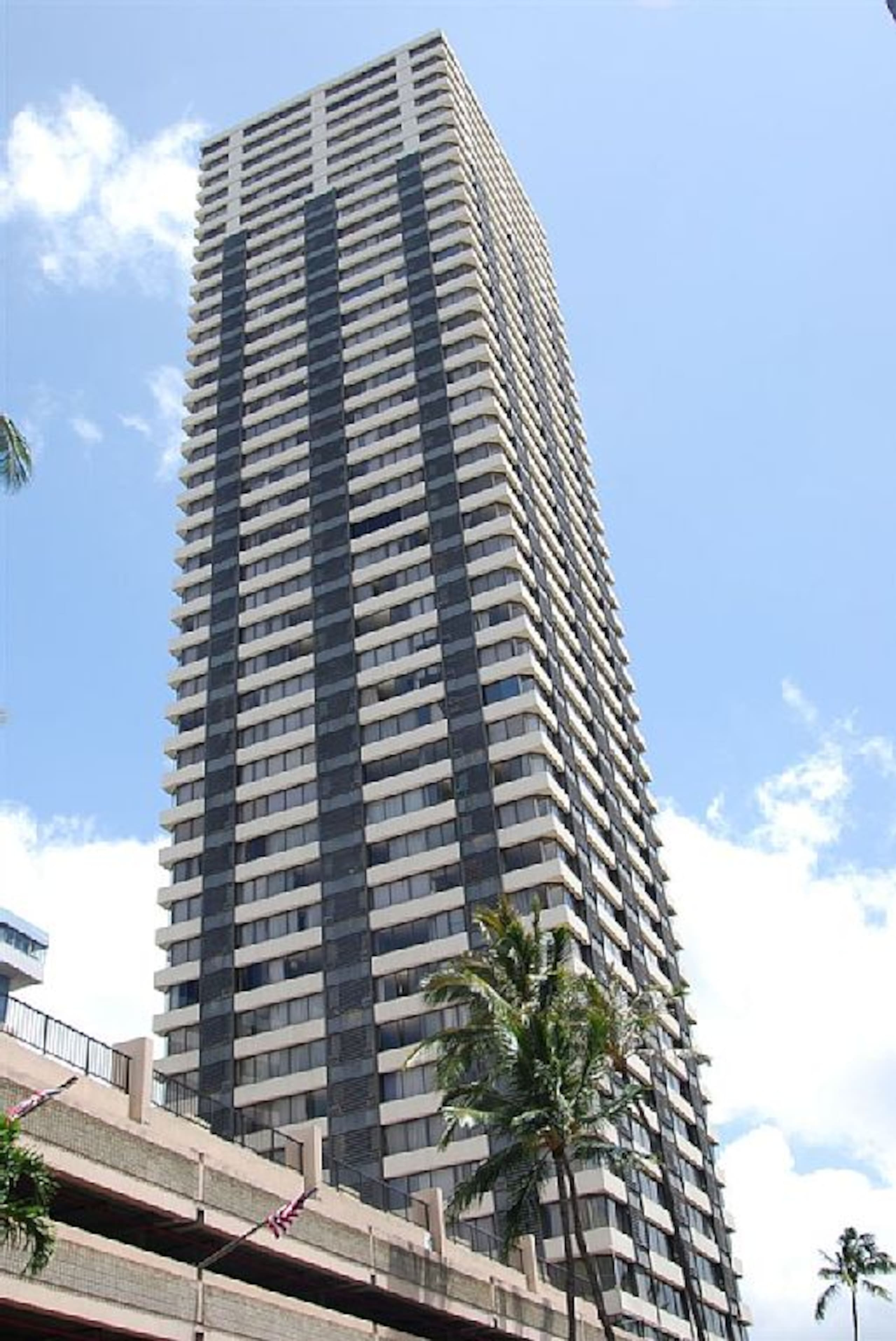Condo in Honolulu · ★4.65 · Studio · 1 bed · 1 shared bath - Image 13