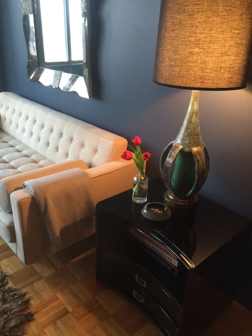 Living Room / End Table/Lamp/ Mirror