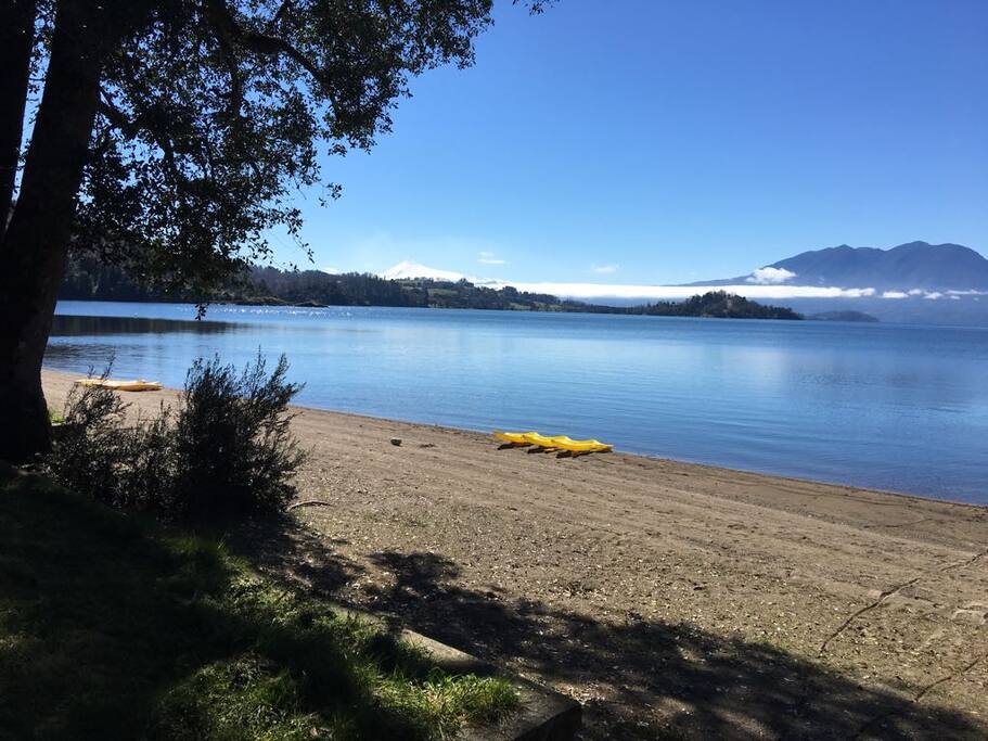 La Playa con ista al Volcán Villarica