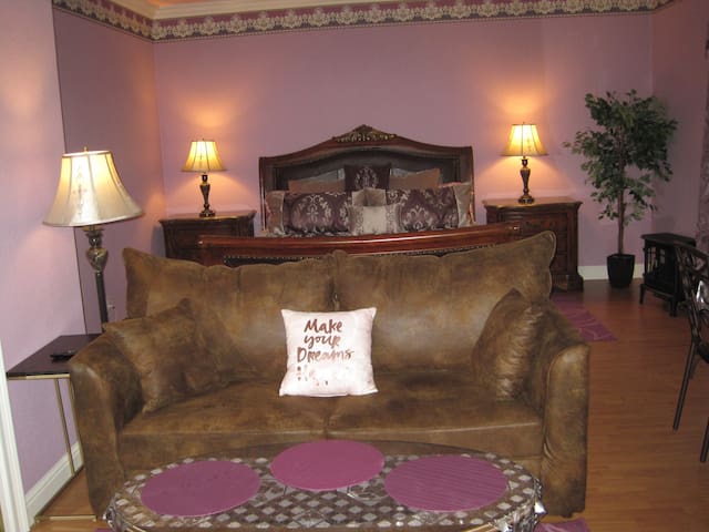 Charming Private Studio. Very Romantic. With Pool