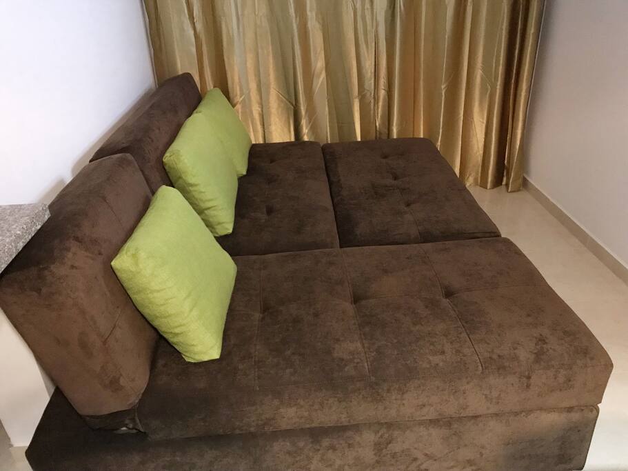 Sofa cama doble muy cómodo