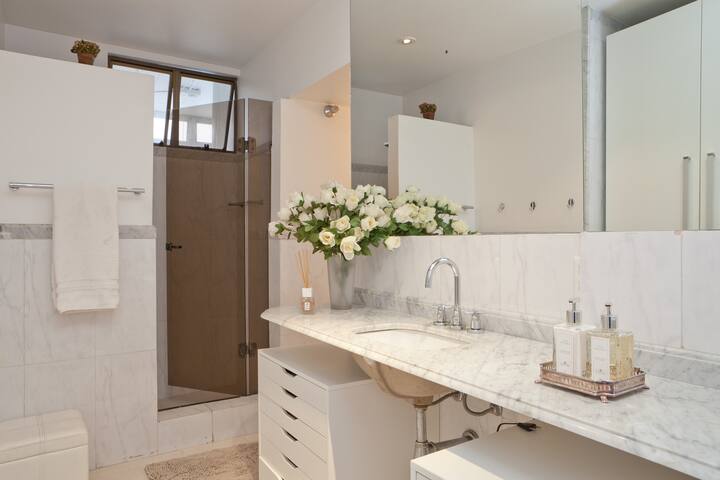 ipanema luxury king bedroom gallery image 4