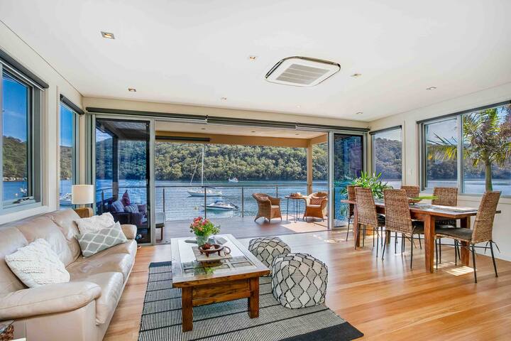 Cottage Point Adults Waterfront Retreat gallery image 3