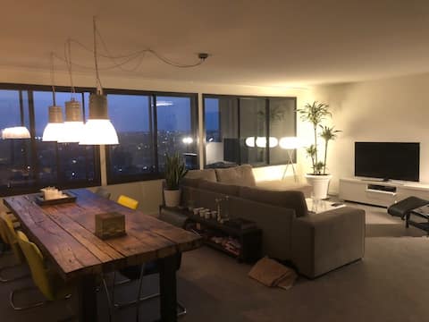 Top performing Airbnb: Amazing skyline apartment! in Rotterdam