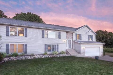 Private Retreat w/Hot Tub - Beaches & Wine Tours