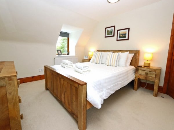 Საძინებელი 2 - საწოლი 193 × 203 სმ