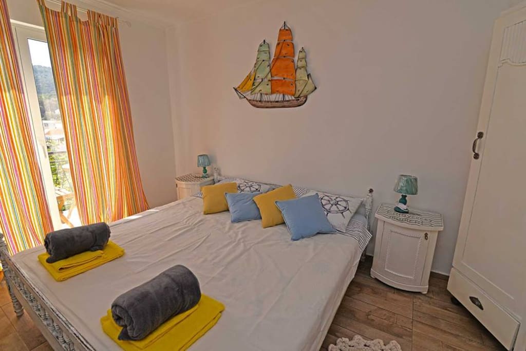 Bedroom 1 - king size bed