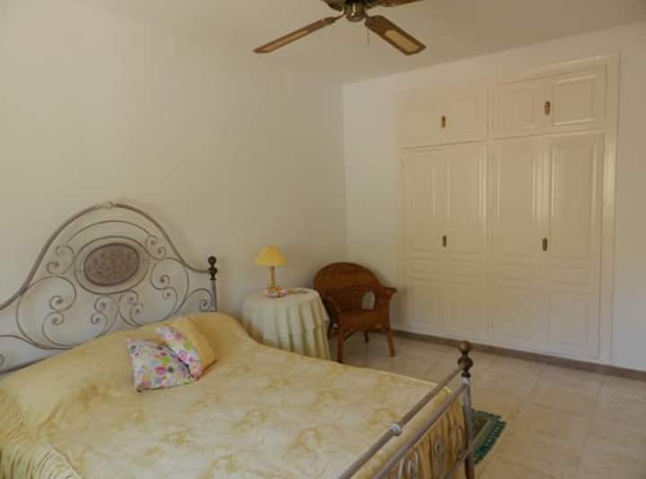 Საოჯახო სასტუმრო სახლის მთავარი ოთახი